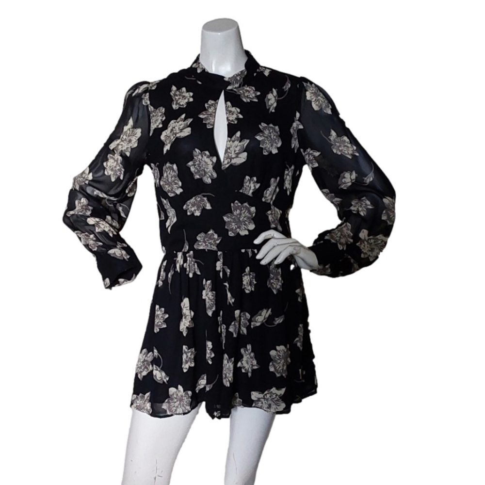 TOP SHOP NWOT DATE‎ NIGHT  SHEER SLEEVES  KEY HOLE NECK ROMPER  SIZE 8